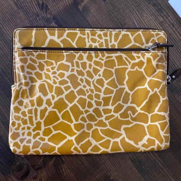 Fossil Key Per giraffe print large zip pouch - Picture 2 of 6